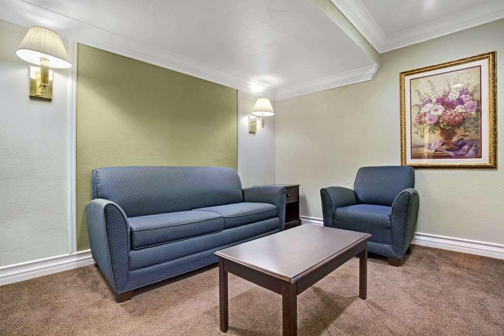 Baymont By Wyndham College Park Atlanta Airport South Hotell Exteriör bild