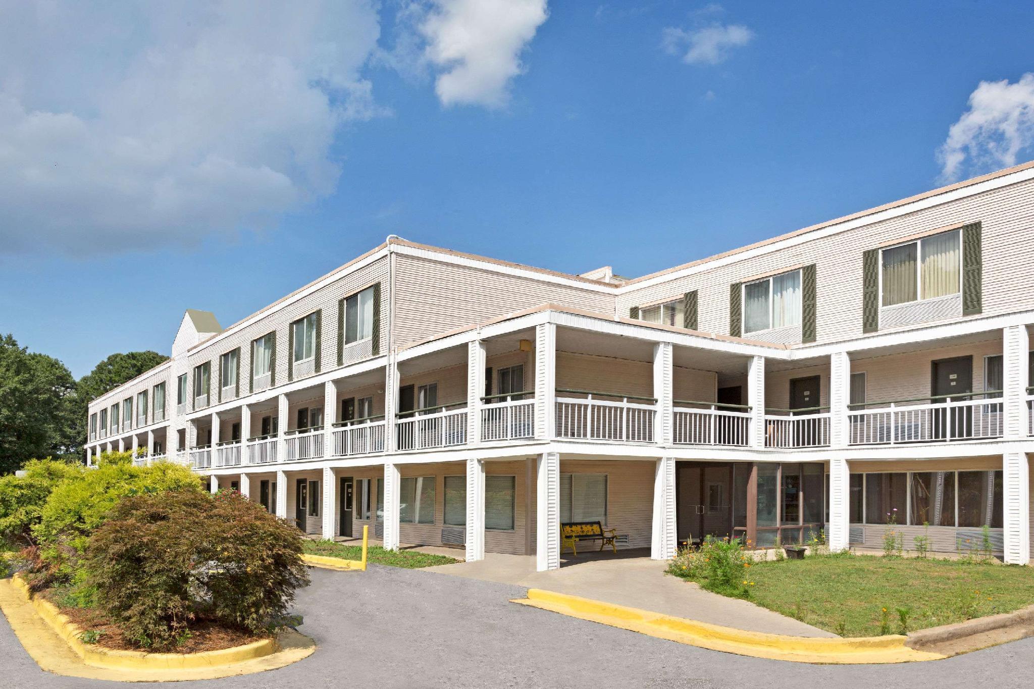 Baymont By Wyndham College Park Atlanta Airport South Hotell Exteriör bild